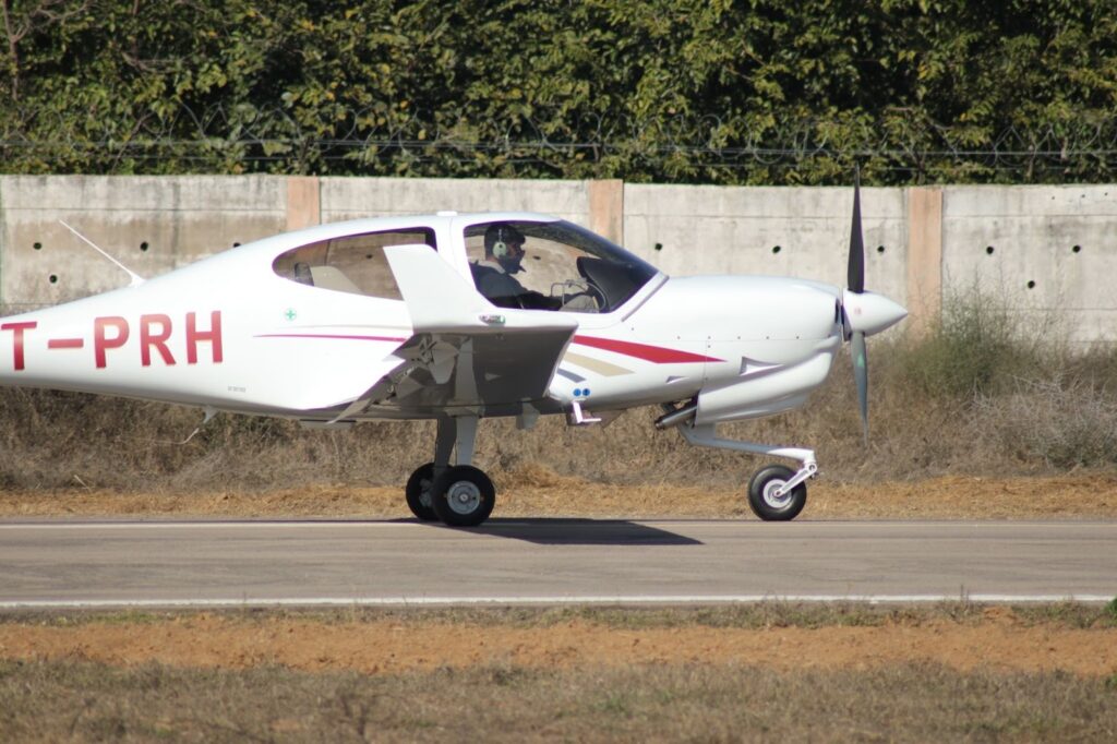 Key Steps to Becoming a Commercial Pilot